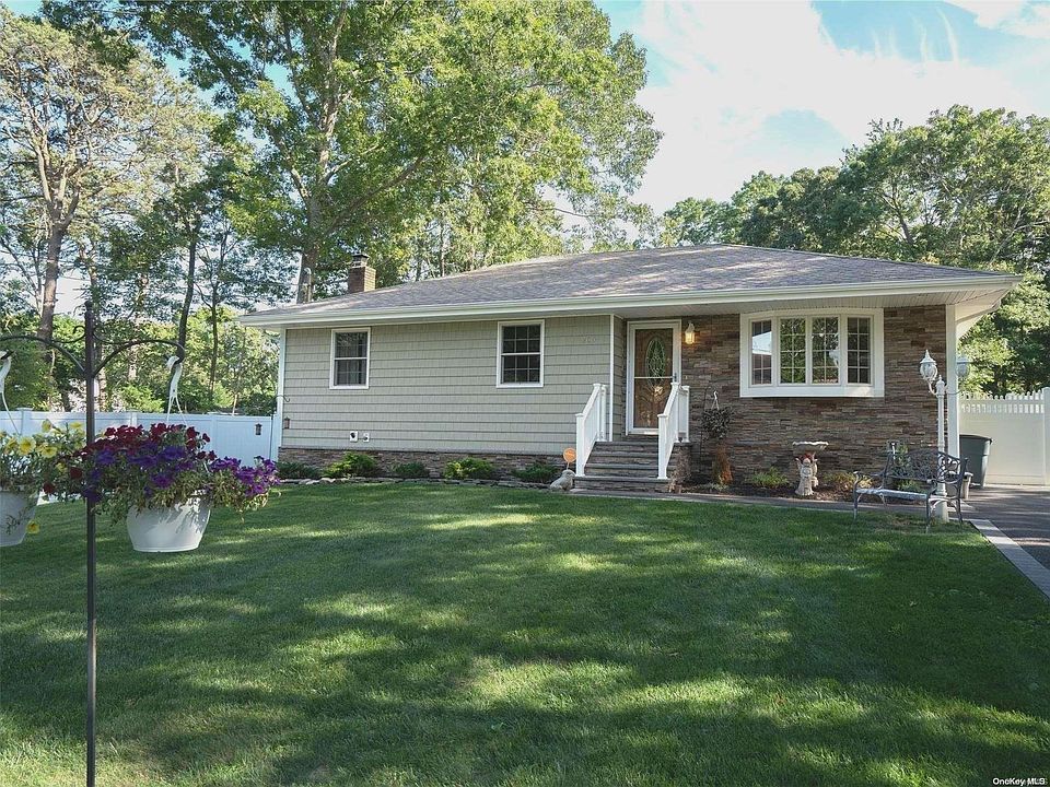 1st image of 266 Carlton Drive