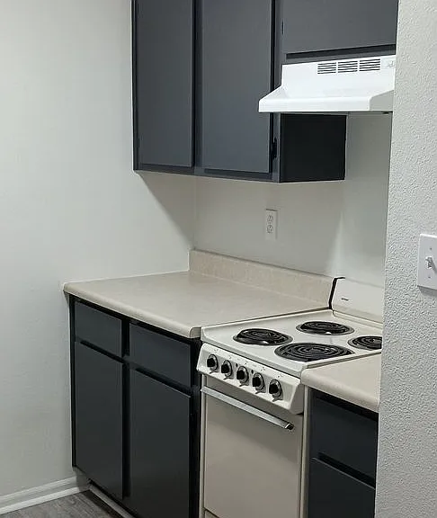 906 E D St — Photo 3