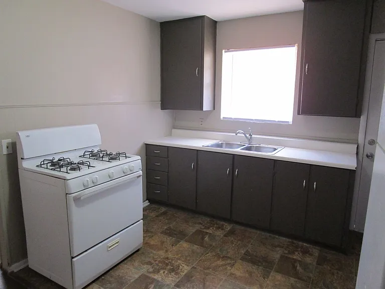 305 E Oklahoma Ave — Photo 8