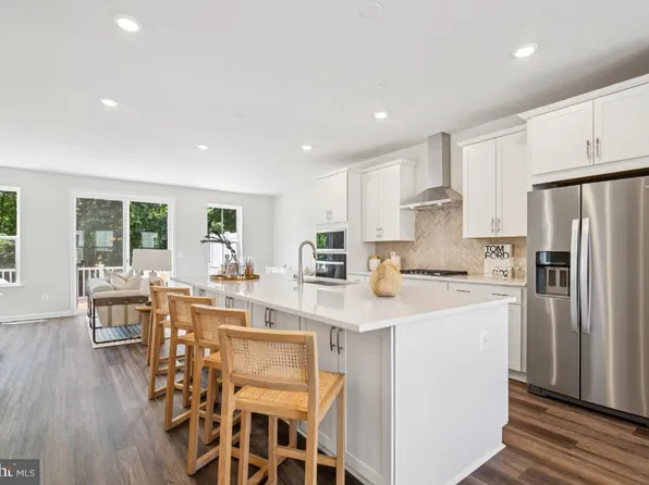 9598 Killenney Pl, Waldorf, MD 20601