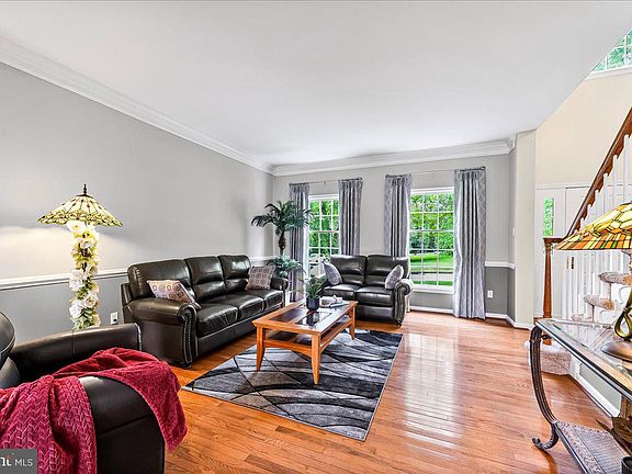 5th image of 408 Brentford Rd