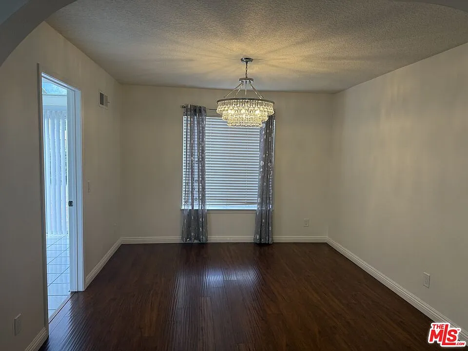 3 bed, 2.5 bath, 2269 sqft, $4,590 — Photo 3