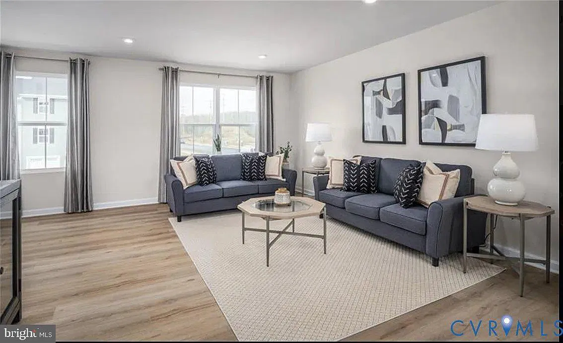 3 bed, 2.5 bath, 1220 sqft, $2,250 — Photo 2