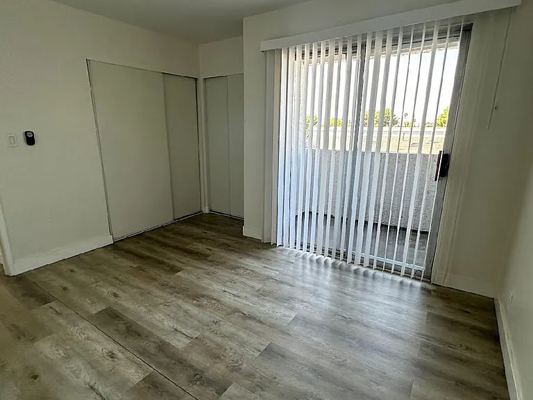 2226 Lewis Ave — Photo 3