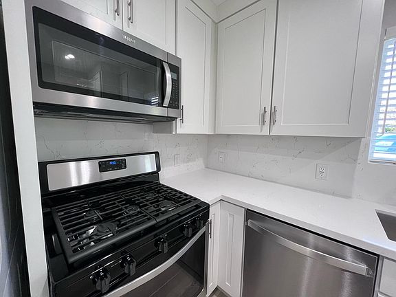 4th image of 23920 Archwood St