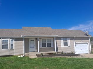 425 Pacific Ave, Oak Grove, KY 42262