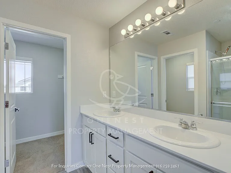 968 Franklin St — Photo 17
