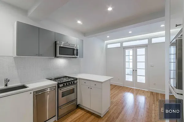 Rented by Bond New York | media 3