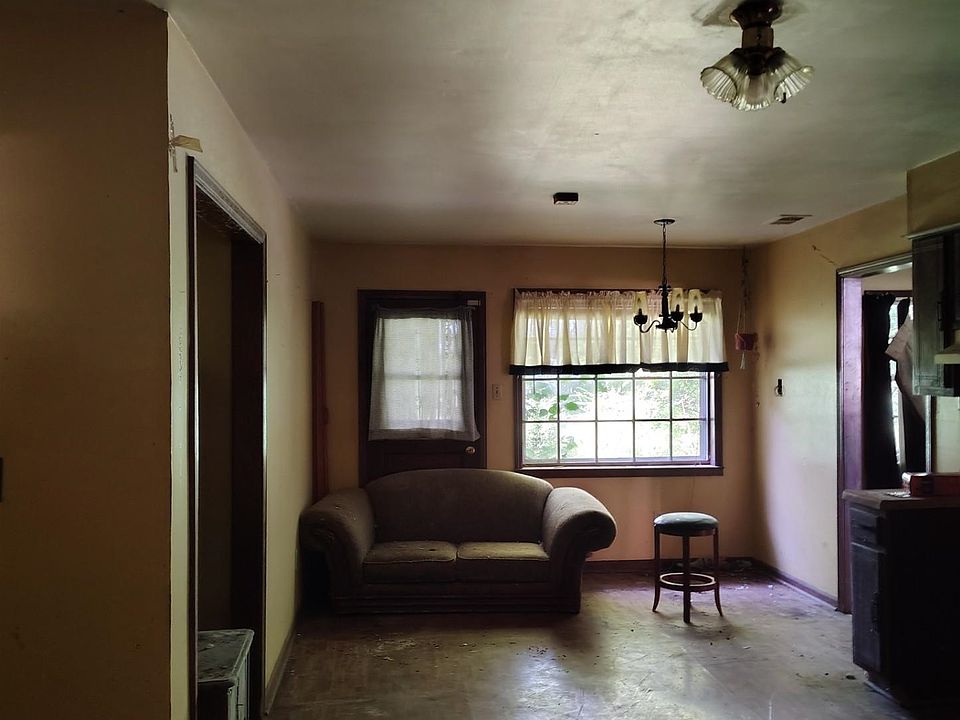 2nd image of 1663 N Pisgah Rd