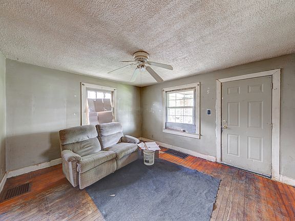 4th image of 841 S Pershing Ave