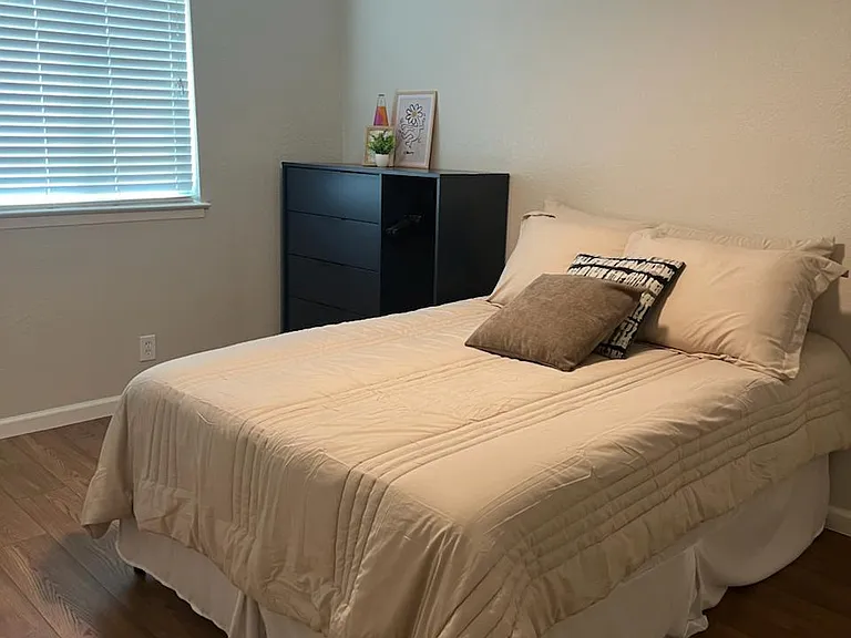 2401 Manor Rd #118 — Photo 9