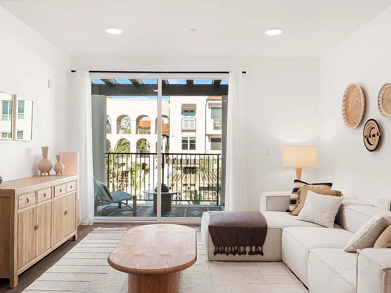 Eddy Redondo Residences — Photo 72
