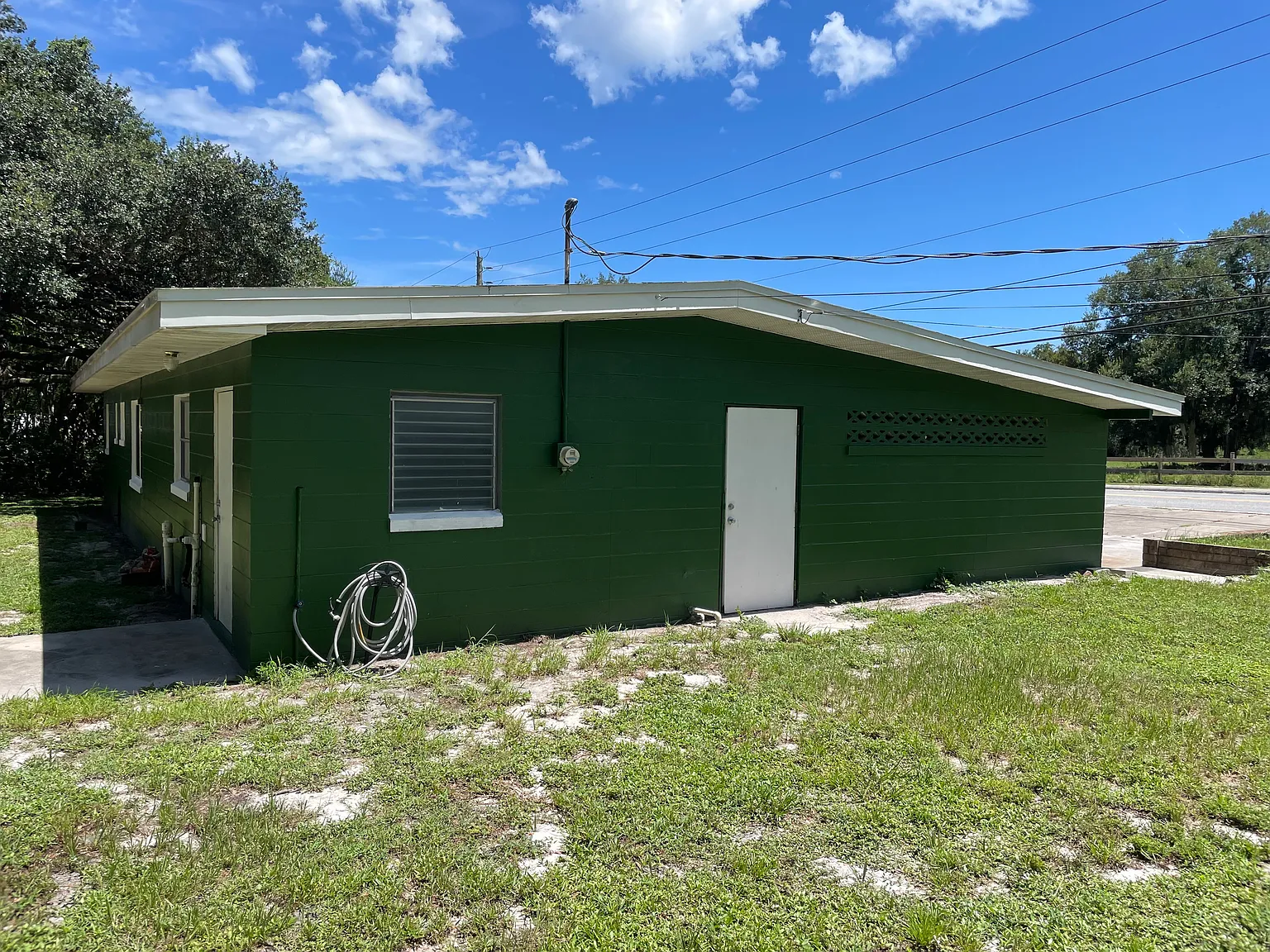3 bed, 1.5 bath, 1136 sqft, $2,100 — Photo 4