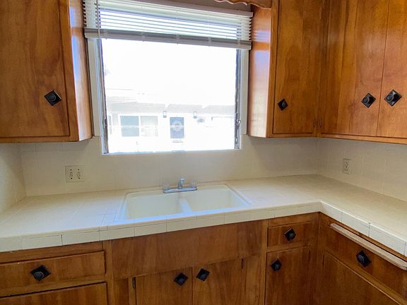 5th image of 219 Grand Ave APT 7