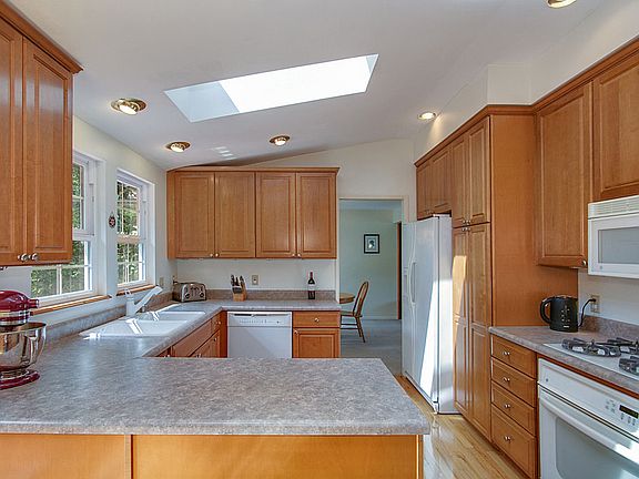5th image of 17803 NE 27th St