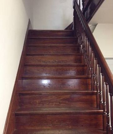 Wide stairs for moving in