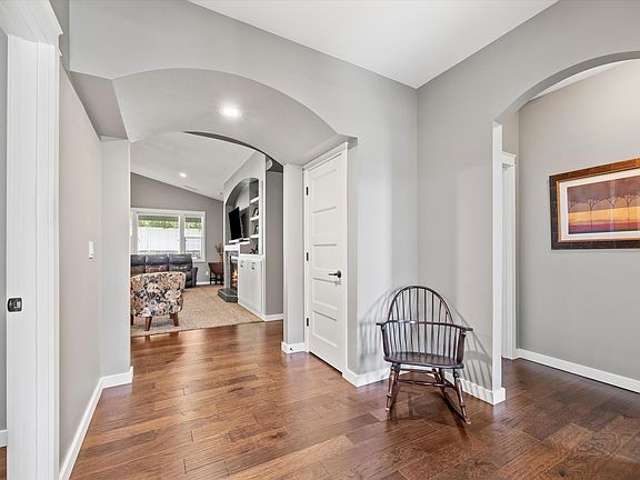 3rd image of 4715 Bermuda Dunes Dr