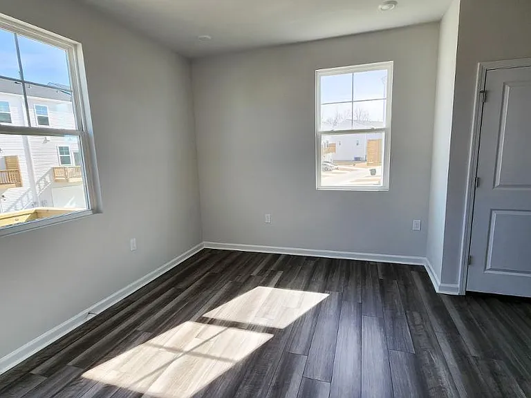 2431 Kasota Ln — Photo 17