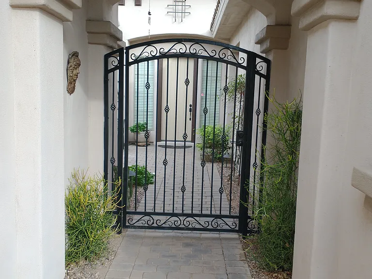 S Skyline Dr — Photo 2