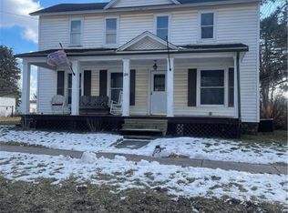 20 Maple Ave, Lyndonville, NY 14098