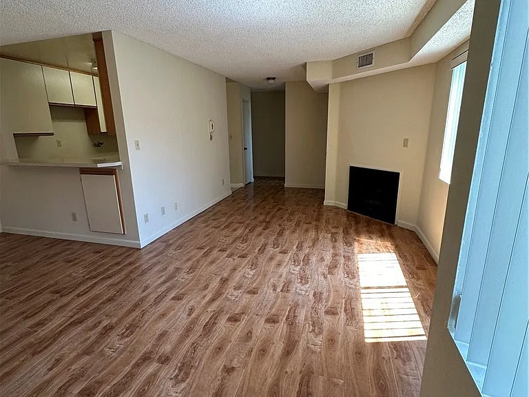 420 Milford St #F — Photo 5