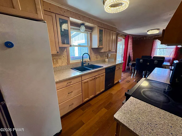 2193 Spring Dr — Photo 16