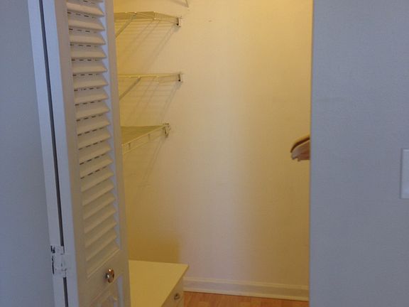 4th image of 2731 Taft St APT 305