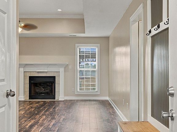 4th image of 275 Narrow Ln