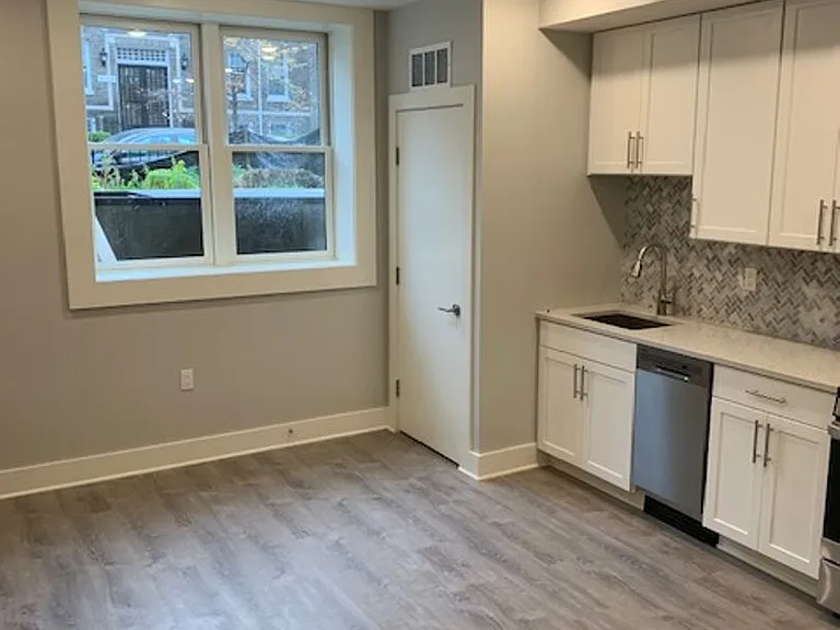 1723 T St NW — Photo 2