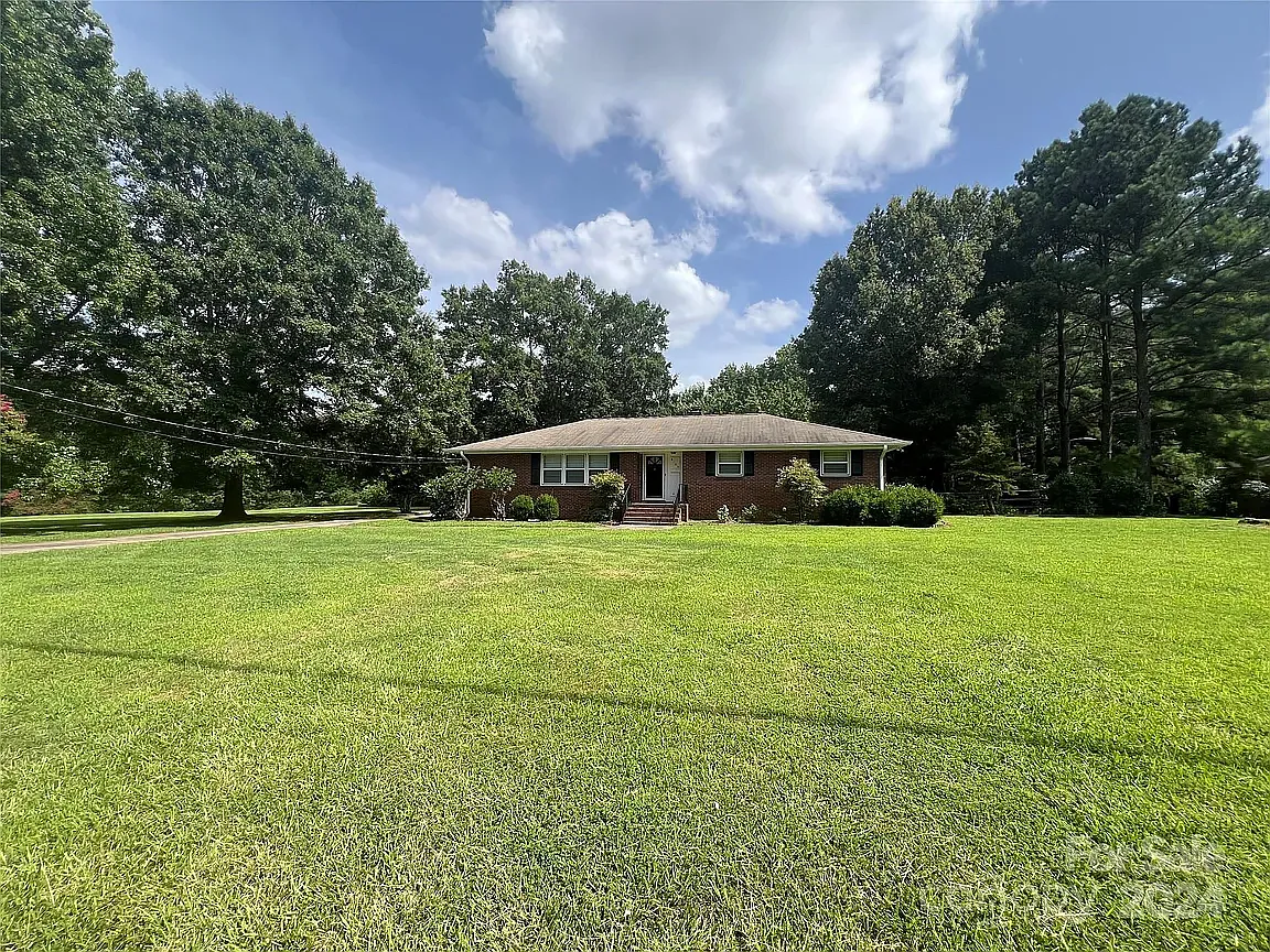 3 bed, 1619 sqft, $2,400 — Photo 1