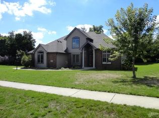 10503 Willow Creek Dr, Fort Wayne, IN 46845