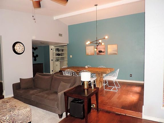 4th image of 530 Woodhurst Dr
