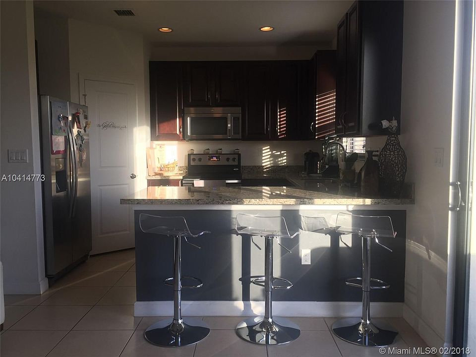 1st image of 302 NE 194th Ln