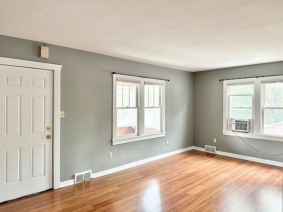 4th image of 718 Parkway Ave #B