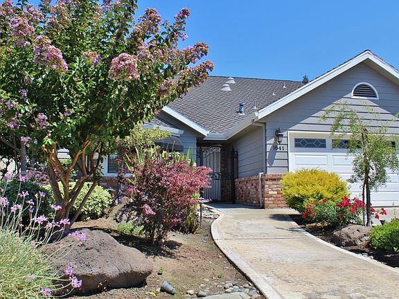 3rd image of 1841 Lakeshore Dr