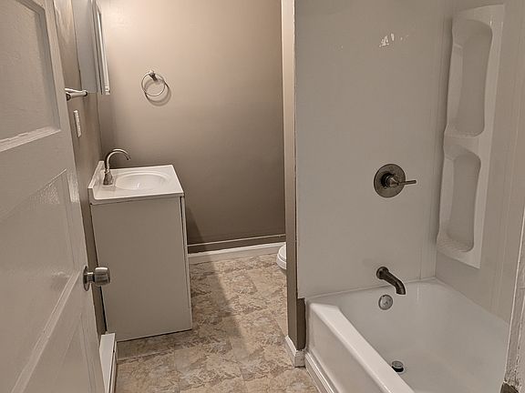 5th image of 740 Northampton St APT 1