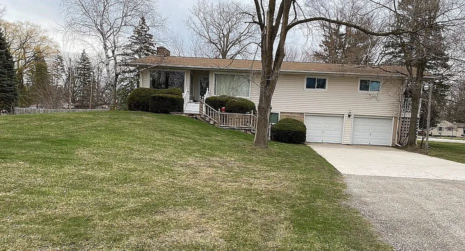 3443 S Huron Rd photo 1