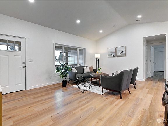 4th image of 7215 189th Street Ct E