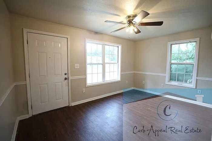 2 bed, 1.0 bath, 1000 sqft — Photo 3