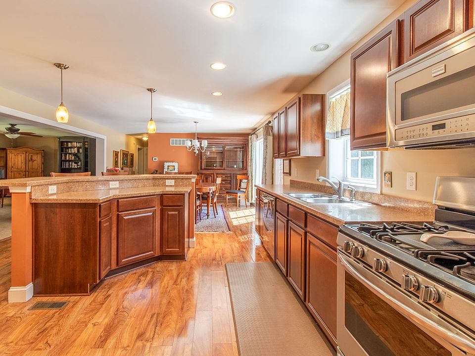 1st image of 21650 Beauchamp Ln