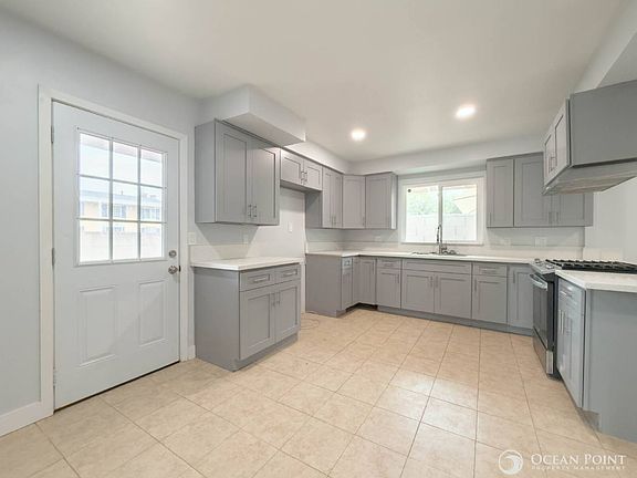 4th image of 1305 Feather Ave