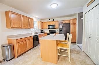 4th image of 595 Lehigh Gap St