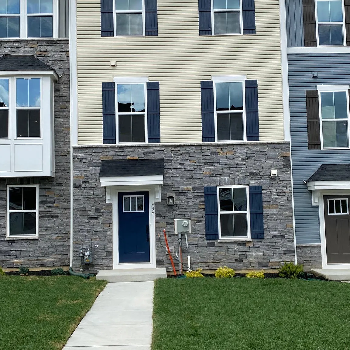 4 bed, 3.5 bath, 2365 sqft, $3,250 — Photo 2