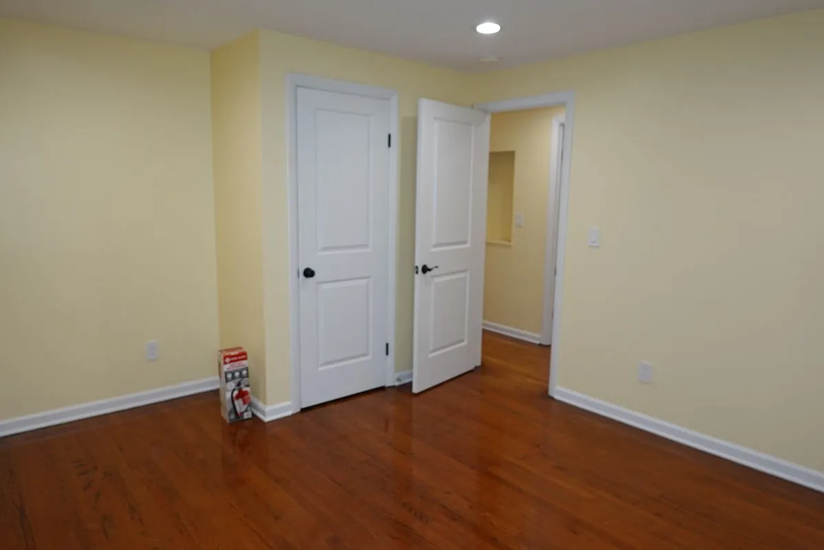 3 bed, 2.0 bath, 1196 sqft, $3,500 — Photo 2
