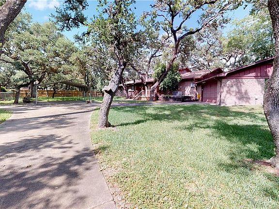 3rd image of 300 Camino Dr