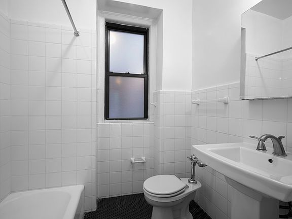 5th image of 19 W 69th St APT 303