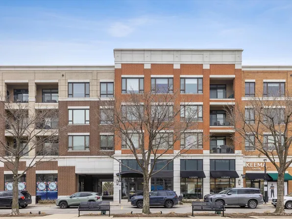 850 Village Center Dr Unit 201, Burr Ridge, IL 60527