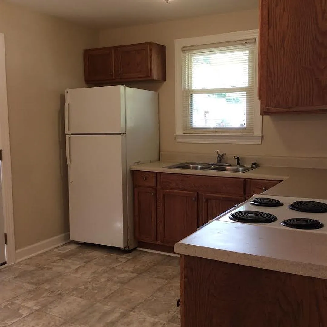 Lovely 3 Bedoom Ranch home with Private Backyard in Prime Raleigh Location — Photo 3
