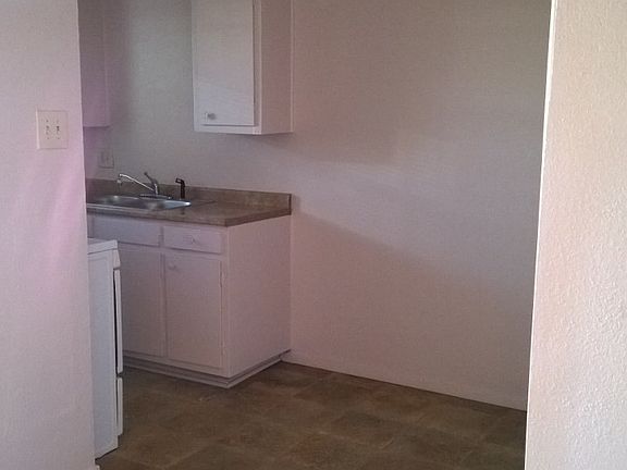3rd image of 1000 Graham Ave APT 11