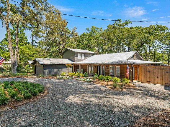 4th image of 834 Cypress Dr